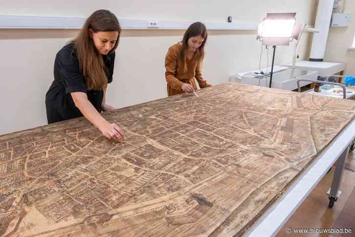 Oudste stadsplan Antwerpen ondergaat restauratie: “Je blijft details ontdekken, zoals een man die op een eend schiet”