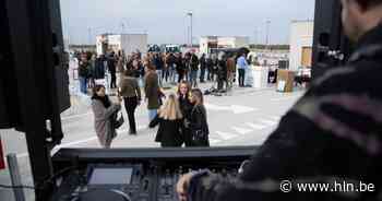 200 jongeren houden feestje op dak nieuwe parking van Linkeroever - Het Laatste Nieuws