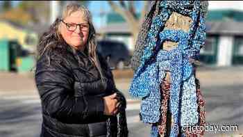 Kamloops woman crocheting scarves and toques, hanging them on trees for those in need - CFJC Today Kamloops