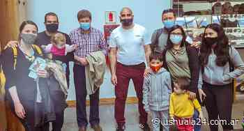 Docentes viajan a Buenos Aires para luego realizar funciones en la Base Esperanza en la Antártida - Ushuaia 24