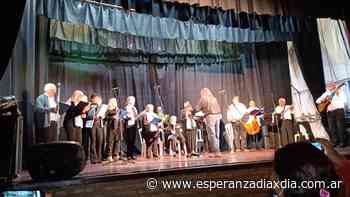 Se presentó el Coro Municipal de Adultos Mayores - Esperanza DíaXDía