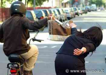 Poliziotto fuori servizio assiste in diretta ad uno scippo e insegue il ladro - Vesuvio Live