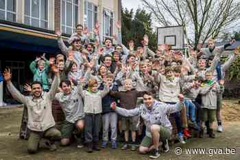 Open Vld deelt ontbijtzakken uit voor dag van de jeugdbeweging - Gazet van Antwerpen