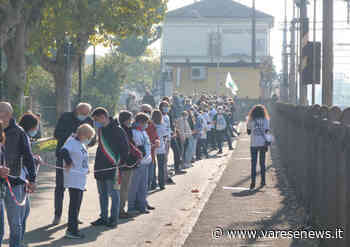 "No al quarto binario": catena umana contro il potenziamento della Rho-Gallarate - varesenews.it