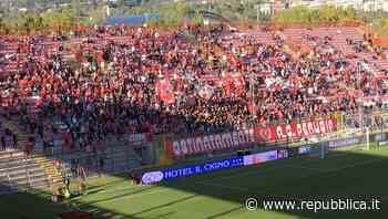Serie B: il Crotone infligge il primo ko al Pisa, Lecce bloccato ad Ascoli, il Brescia cade a Perugia - la Repubblica