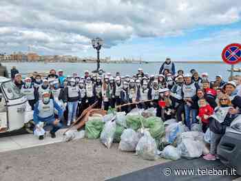 Bari, dipendenti del McDonald’s ripuliscono il lungomare: raccolti 200 chili di rifiuti - Telebari