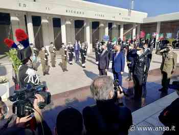 Centenario Milite Ignoto,Guerini a Bari presenta francobollo - Agenzia ANSA