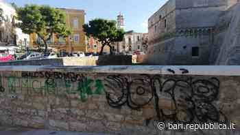 Bari, il castello dopo la Colonna infame: scritte e disegni con lo spray sul muro del fossato. Presentata la … - La Repubblica
