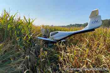 Vliegtuig maakt noodlanding in maïsveld Oedelem, inzittenden ongedeerd - Het Nieuwsblad