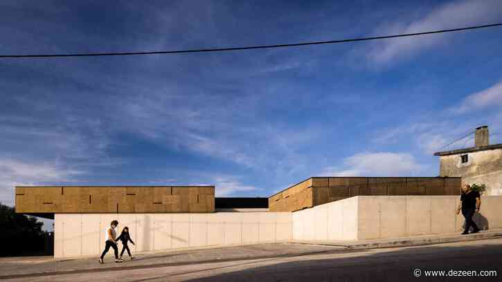 Contaminar Arquitetos designs concrete and cork school in Portugal