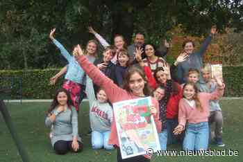 Lisa en klasgenootjes eten frieten met Marc De Bel