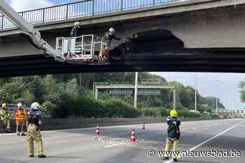 Bijna tien jaar na aanrijding wordt zwaar beschadigde brug over E313 vervangen
