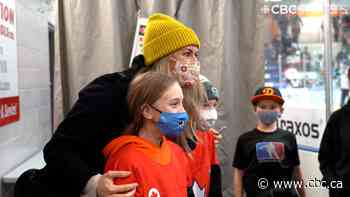 Team Canada Women's Hockey stop in Drumheller Alberta - CBC.ca