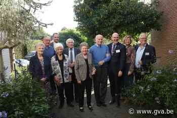 Districtsbestuur zet 51 huwelijksjubilarissen in de bloemen (Ekeren) - Gazet van Antwerpen Mobile - gva.be