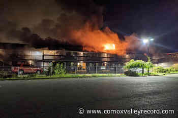 VIDEO: Early morning fire displaces residents at Courtenay motel – Comox Valley Record - Comox Valley Record