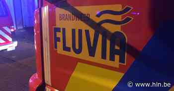 Bestuurder gaat over de kop op afrit en probeert te vluchten - Het Laatste Nieuws