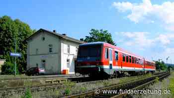 Fulda: Unbekannter fährt über Bahnübergang - und verursacht Schaden - Fuldaer Zeitung