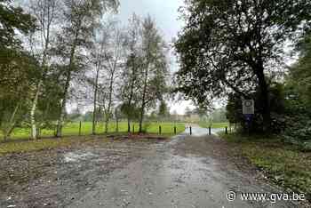 Vrachtwagens zijn niet langer welkom op onverharde parking - Gazet van Antwerpen