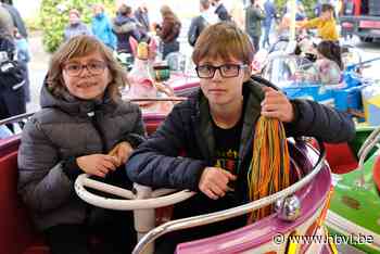Massa volk op kermis in Koersel (Beringen) - Het Belang van Limburg Mobile - Het Belang van Limburg