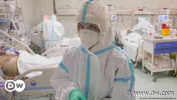 Pandemic of anti-vaxxers and COVID deniers hits Romania - DW (English)