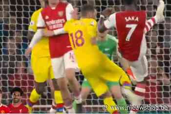 Crystal Palace-speler ontsnapt met geel na zware overtreding, Christian Benteke scoort eerste goal van het seizoen tegen Arsenal - Het Nieuwsblad
