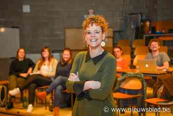 Actrice Bianca Vanhaverbeke toert rond met komedie Weekendje Bouillon van Het Prethuis: “Je moet werken voor elke lach” - Het Nieuwsblad