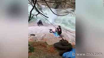 See hikers use turbans to save stranded men