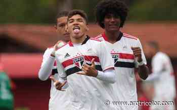 Vitórias em Cotia: times Sub-15 e Sub-17 do SPFC vencem e mantêm invencibilidade no Paulistão - Arquibancada Tricolor