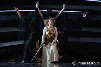 Giovanna D'Arco, farfalla attratta dal fuoco | il manifesto - Il Manifesto