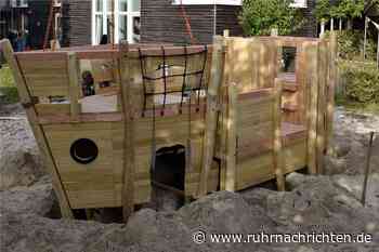 RN+ Kran lässt „Piratenschiff“ in den Prinz Botho Kita-Garten schweben - Ruhr Nachrichten