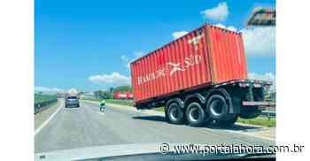 Em Imbituba, carroceria se desprende de caminhão em plena BR-101; em outra ocorrência, incêndio em carreta bitrem bloqueia marginal - Portal AHora