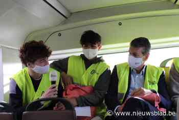 Geelse scholieren voelen minister Bart Somers aan de tand over het Vlaamse klimaatbeleid