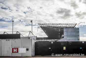 Hoe de Bosuil lijden kan: na problemen met tribune 4 nu deel dak weggeblazen na storm