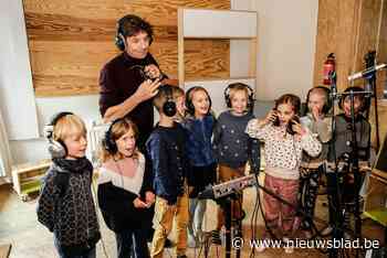 Koen Wauters zingt Eenhoorn-liedje voor Loes: “Geen seconde getwijfeld aan medewerking”