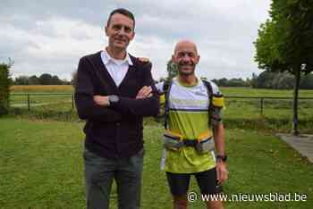 Guy (57) loopt ruim vijf marathons achter elkaar in Mozambique voor Mamas for Africa