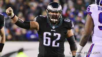 Eagles' Kelce digs on Simmons: 'Just play better'
