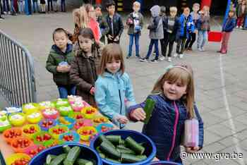 Leerlingen De Klim smullen van lokale groentjes (Schelle) - Gazet van Antwerpen Mobile - Gazet van Antwerpen