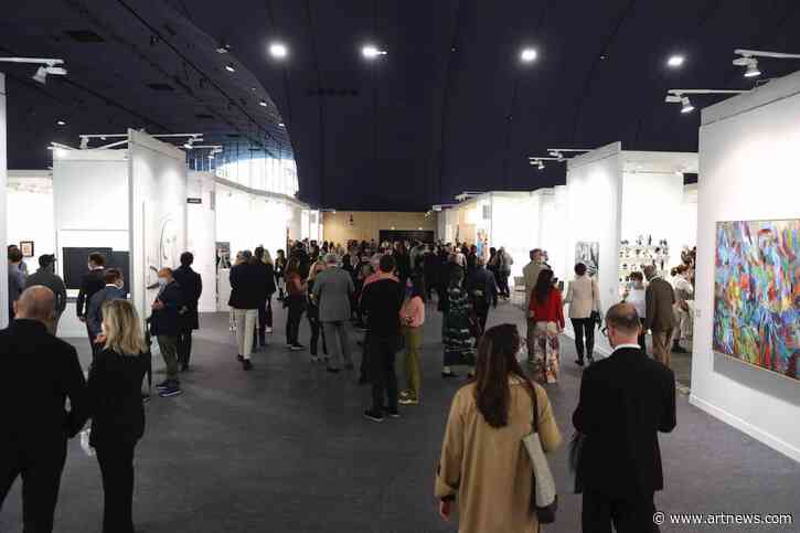 The Best Booths at Paris’s 2021 FIAC Fair, From Ice Sculptures to a Ceramic Bank Vault