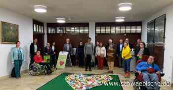 Herz aus vielen bunten Steinen ist im Ellwanger Rathaus zu sehen - Schwäbische