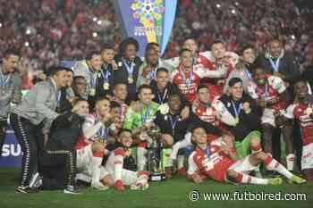 Carlos Sánchez consigue su primer título en el FPC y como profesional - FutbolRed