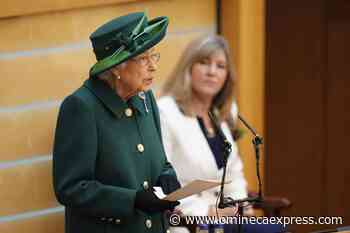 Queen Elizabeth II ‘in good spirits’ after a night in hospital - Vanderhoof Omineca Express