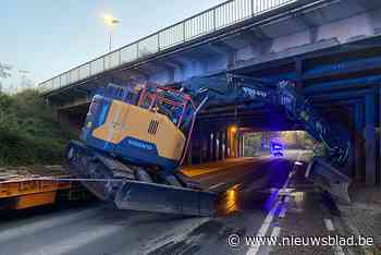 Weg tussen ’s Herenelderen en Spouwen afgesloten na ongeval bij snelwegbrug