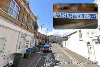 Sandy Hill  Greenwich: Man dies after collapsing in street