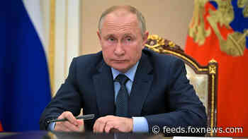 Putin keeps Russian workers home for a week as COVID deaths soar