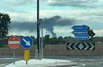 Modena, incendio in via Gherbella: si è levata un'alta colonna di fumo - modenaindiretta.it