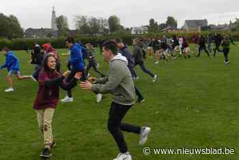 Leerlingen Vito doen picknick en pleinspelen op Dag van de Jeugdbeweging