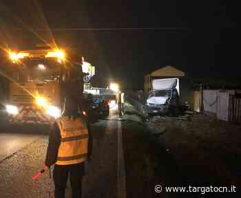Fossano: autocarro esce di strada e si schianta contro un muro in località Gerbo - TargatoCn.it