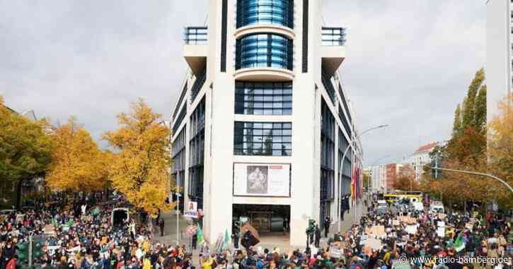 Tausende Klimaschützer protestieren in Berlin