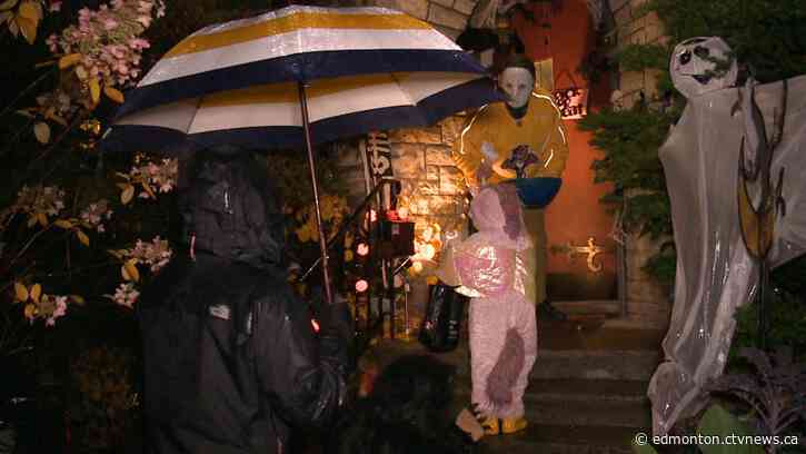 How to celebrate a safe Halloween, according to Alberta's top doctor