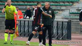 Bari-Foggia, le pagelle di Enzo Tamborra. Baresi sotto tono e il migliore è Zeman - La Repubblica